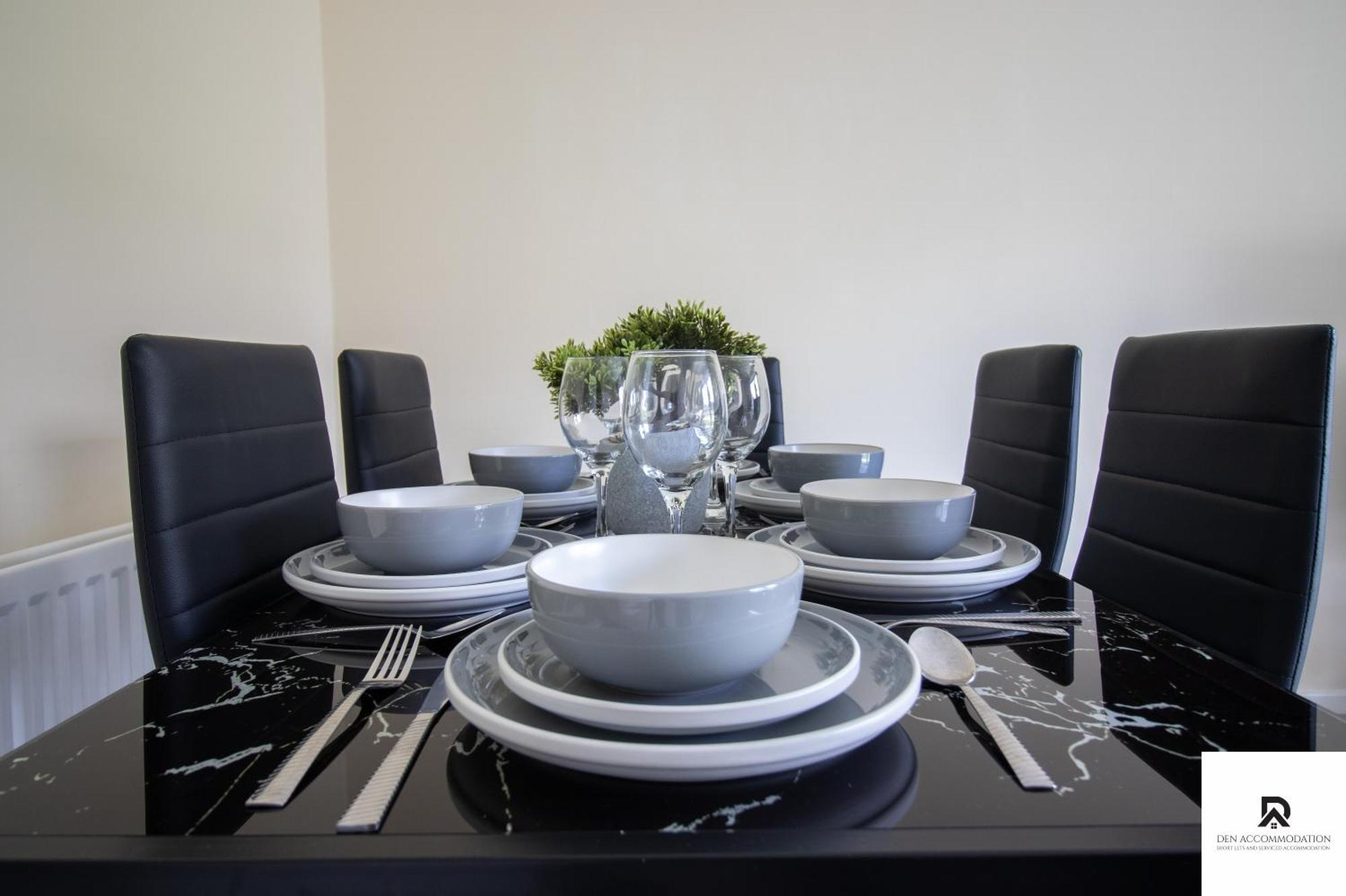Newly Launched Two Bedroom House By Den Accommodation Short Lets & Serviced Accommodation With Garden London Bagian luar foto