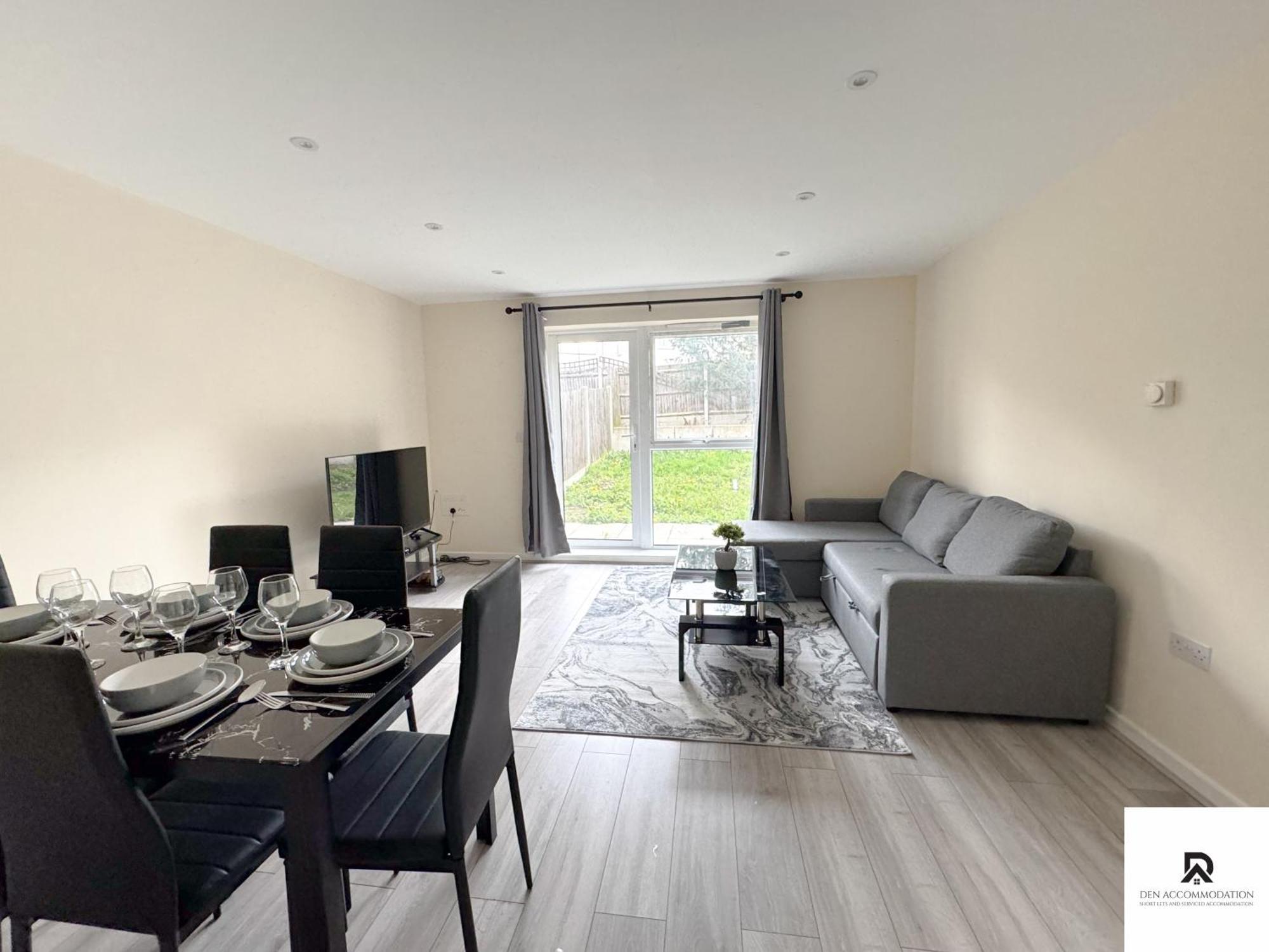 Newly Launched Two Bedroom House By Den Accommodation Short Lets & Serviced Accommodation With Garden London Bagian luar foto