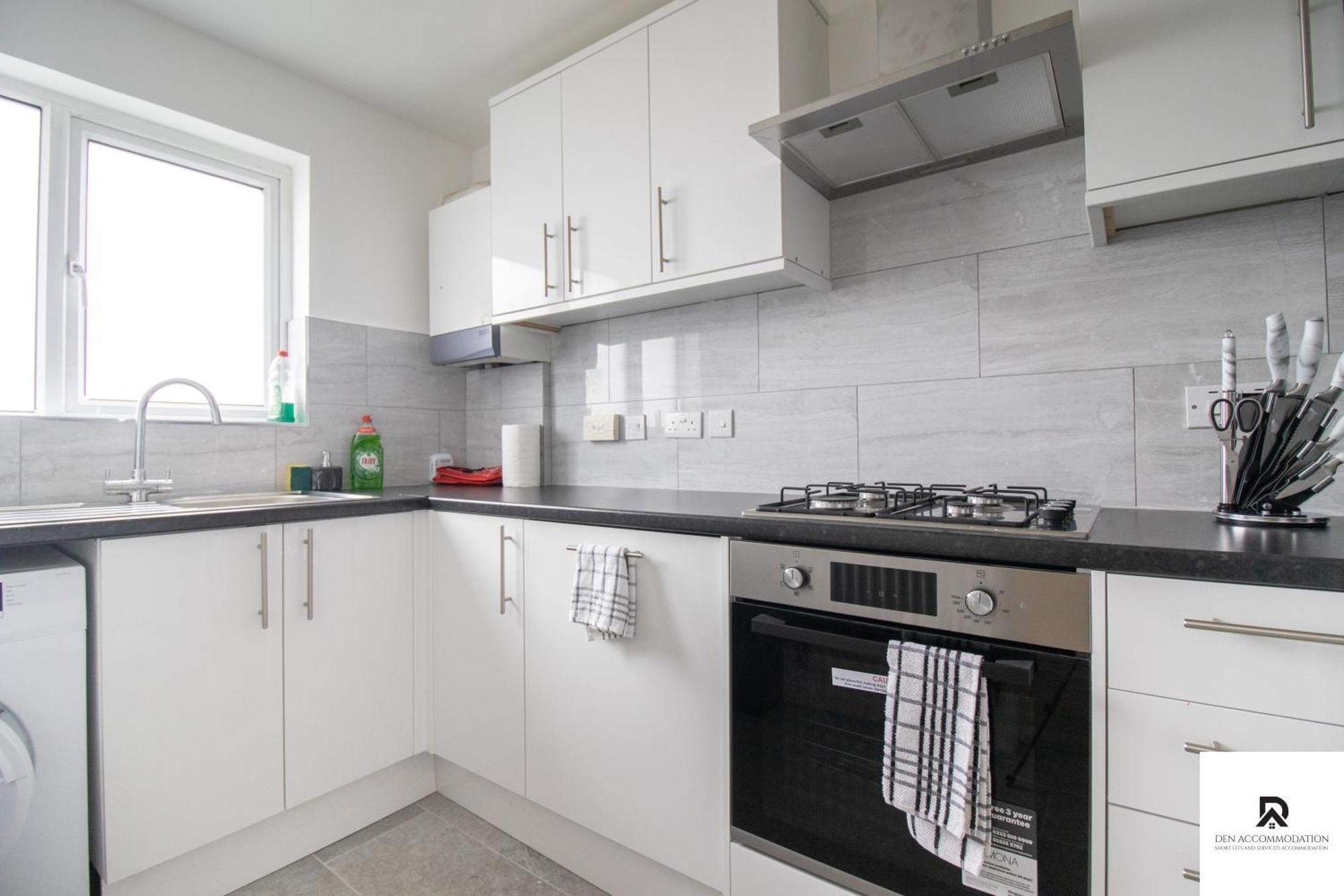 Newly Launched Two Bedroom House By Den Accommodation Short Lets & Serviced Accommodation With Garden London Bagian luar foto