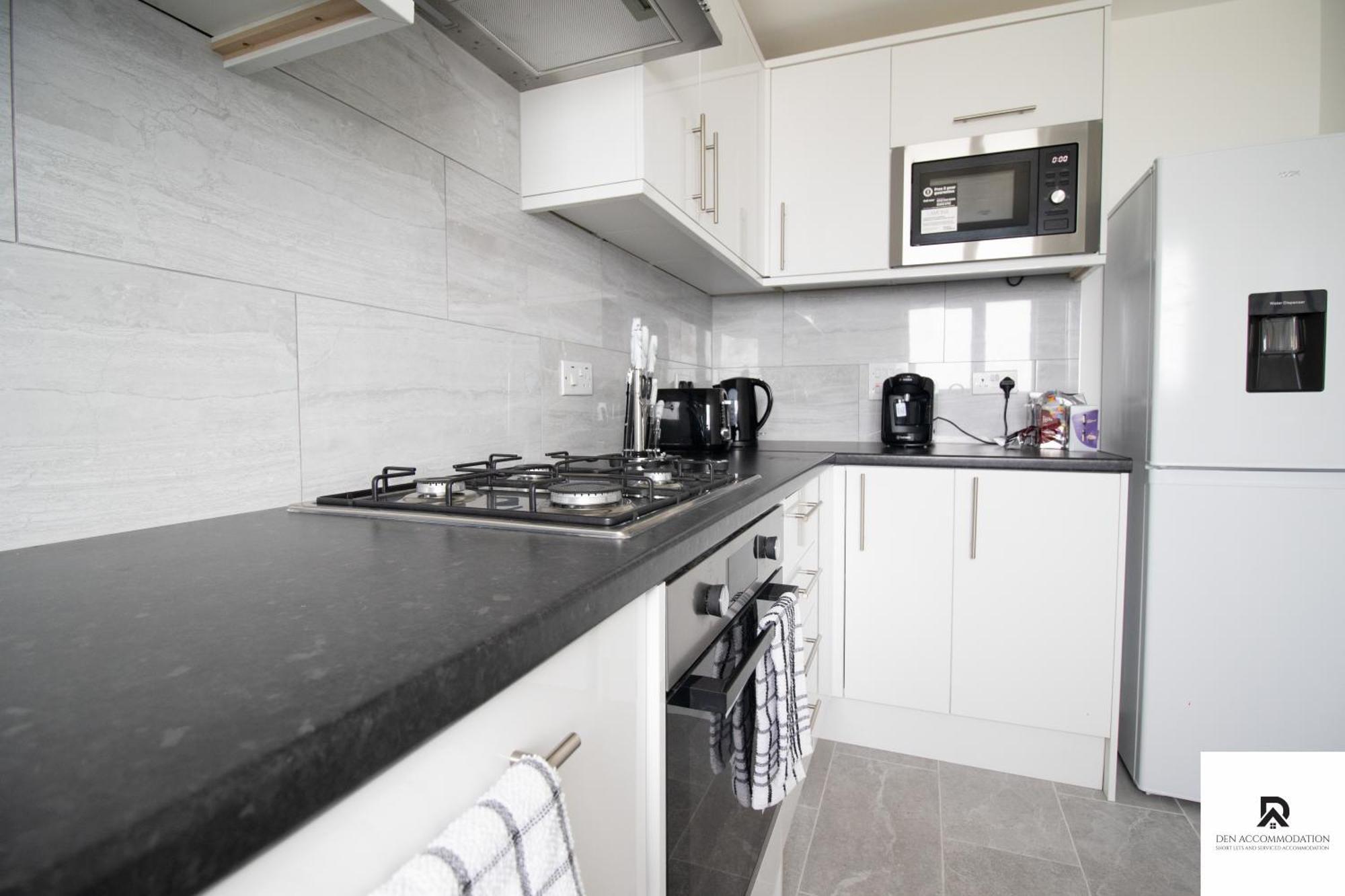 Newly Launched Two Bedroom House By Den Accommodation Short Lets & Serviced Accommodation With Garden London Bagian luar foto