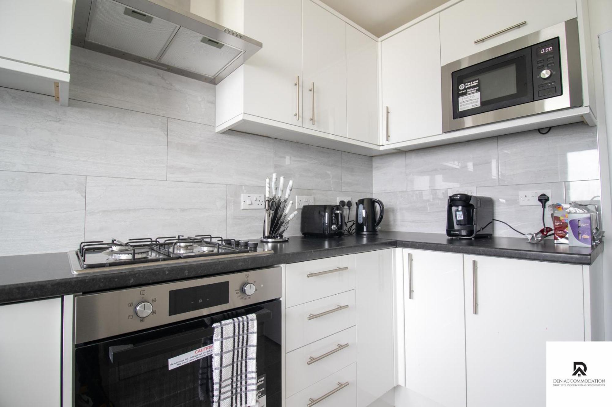 Newly Launched Two Bedroom House By Den Accommodation Short Lets & Serviced Accommodation With Garden London Bagian luar foto
