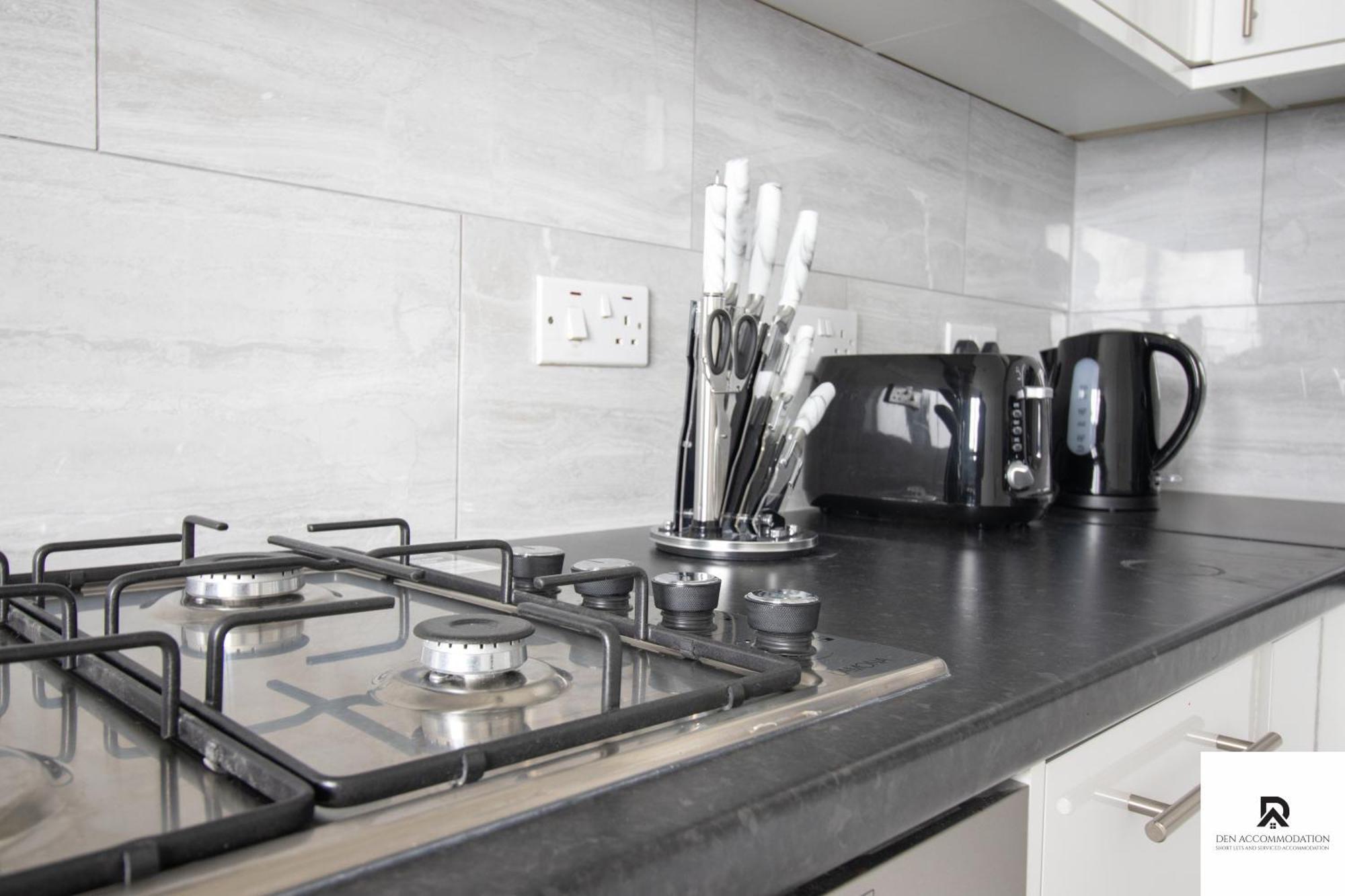 Newly Launched Two Bedroom House By Den Accommodation Short Lets & Serviced Accommodation With Garden London Bagian luar foto